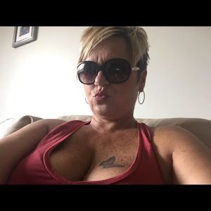 Meet your Posher, Debbie